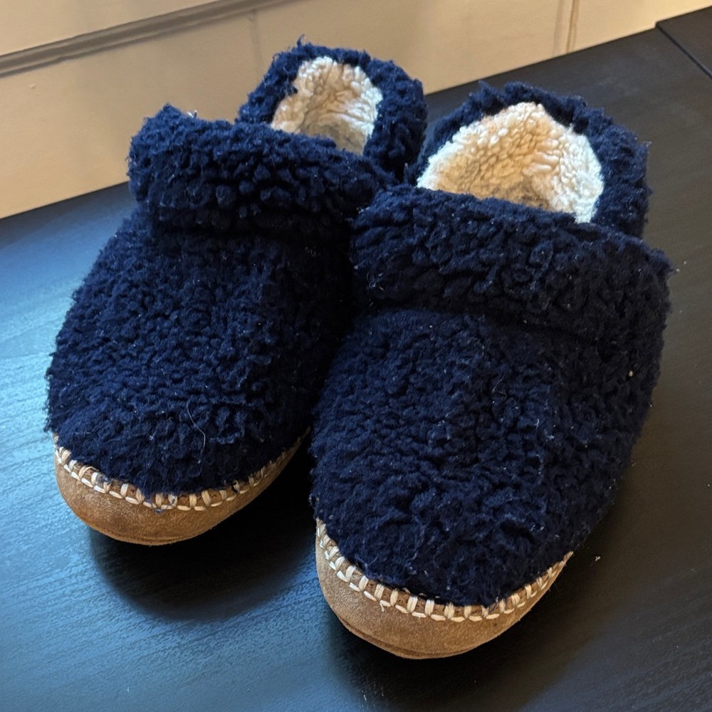 Cozy LL Bean Kids Navy Blue Fuzzy Slippers - Size 12-13 Kids - Lightly used
